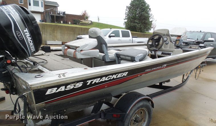 image for item DC2914 2002 Tracker Pro Crappie 175  boat