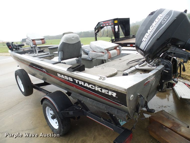 image for item DC2914 2002 Tracker Pro Crappie 175  boat