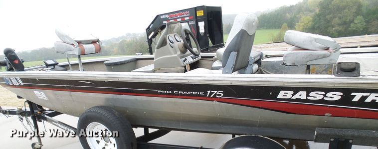 image for item DC2914 2002 Tracker Pro Crappie 175  boat