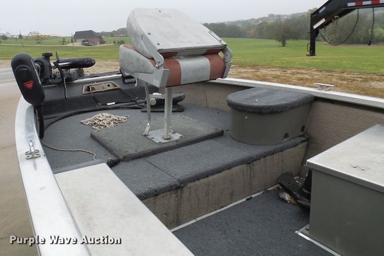 image for item DC2914 2002 Tracker Pro Crappie 175  boat