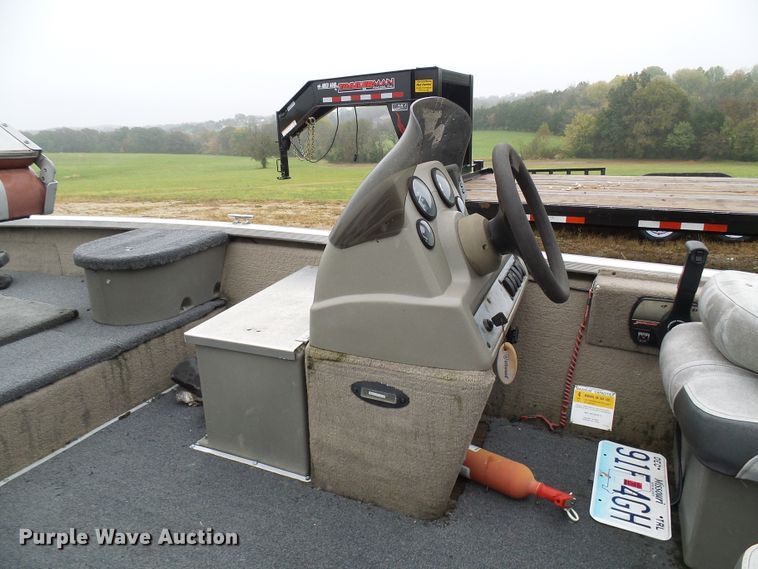 image for item DC2914 2002 Tracker Pro Crappie 175  boat