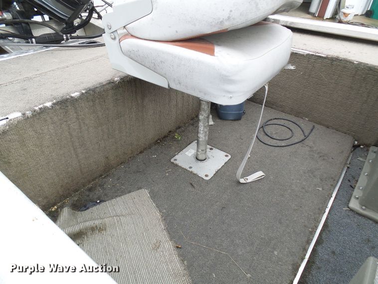 image for item DC2914 2002 Tracker Pro Crappie 175  boat