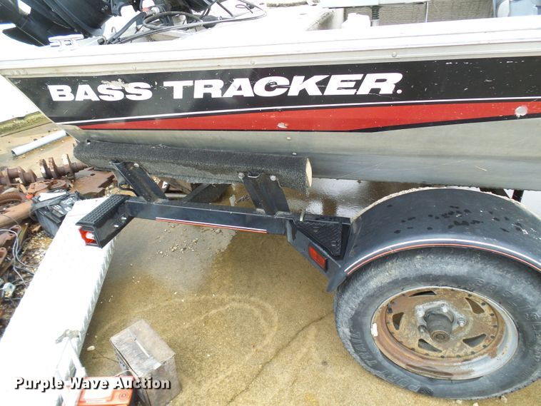image for item DC2914 2002 Tracker Pro Crappie 175  boat
