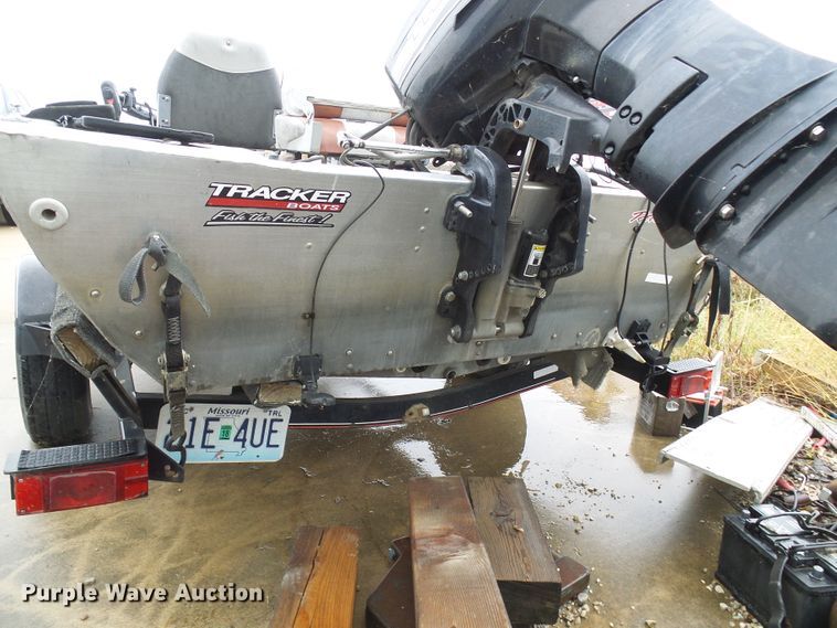 image for item DC2914 2002 Tracker Pro Crappie 175  boat