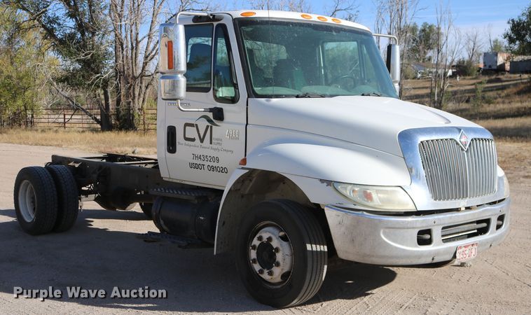 image for item DD6153 2007 International 4300  truck cab and chassis