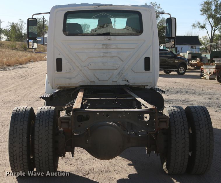 image for item DD6153 2007 International 4300  truck cab and chassis