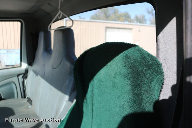 image for item DD6153 2007 International 4300  truck cab and chassis