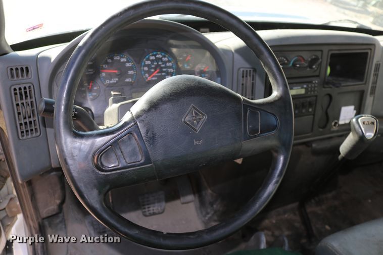 image for item DD6153 2007 International 4300  truck cab and chassis