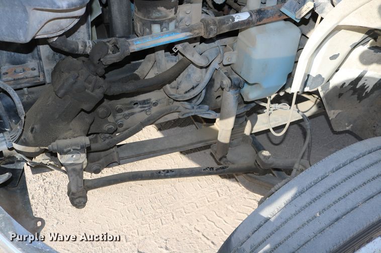 image for item DD6153 2007 International 4300  truck cab and chassis