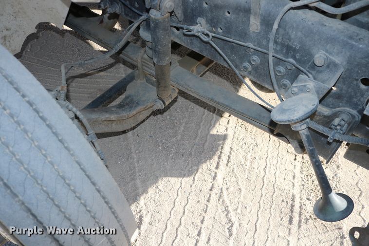 image for item DD6153 2007 International 4300  truck cab and chassis