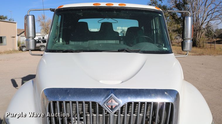 image for item DD6153 2007 International 4300  truck cab and chassis