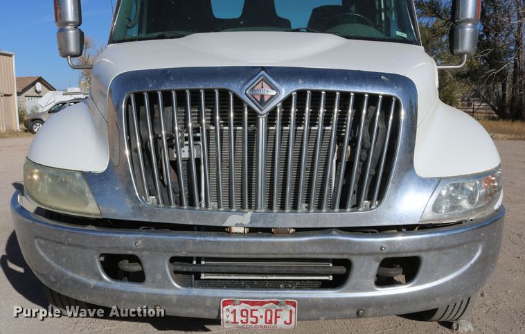 image for item DD6153 2007 International 4300  truck cab and chassis