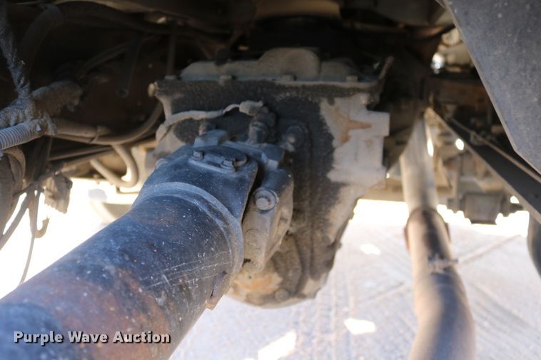 image for item DD6153 2007 International 4300  truck cab and chassis