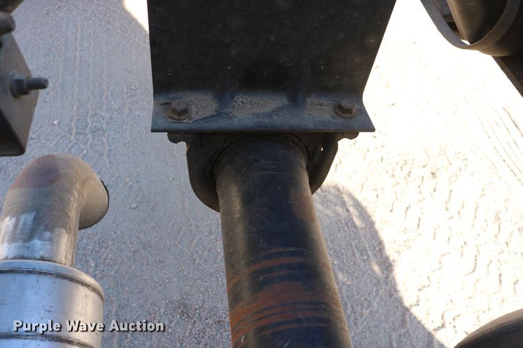 image for item DD6153 2007 International 4300  truck cab and chassis