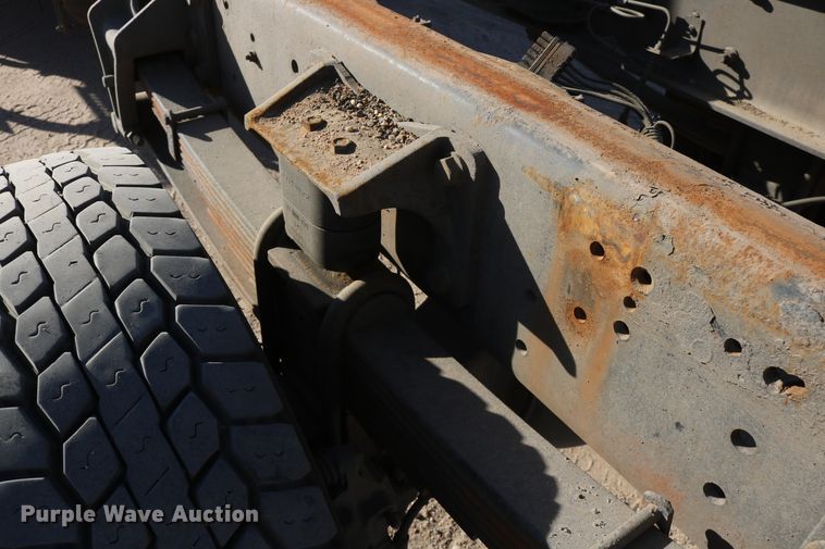 image for item DD6153 2007 International 4300  truck cab and chassis