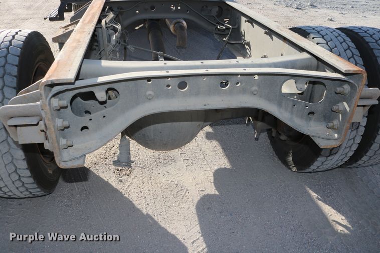 image for item DD6153 2007 International 4300  truck cab and chassis