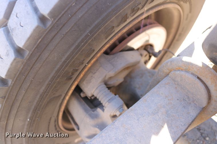 image for item DD6153 2007 International 4300  truck cab and chassis