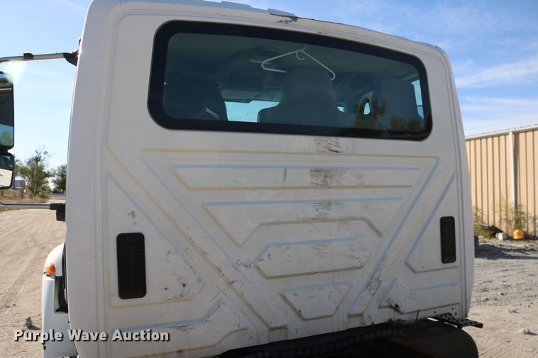 image for item DD6153 2007 International 4300  truck cab and chassis