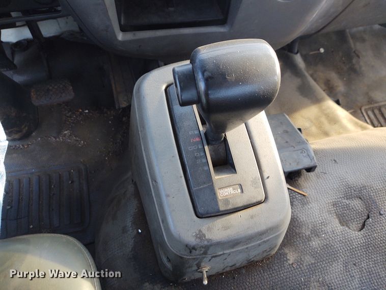 image for item DE7006 2001 GMC T6600  truck cab and chassis