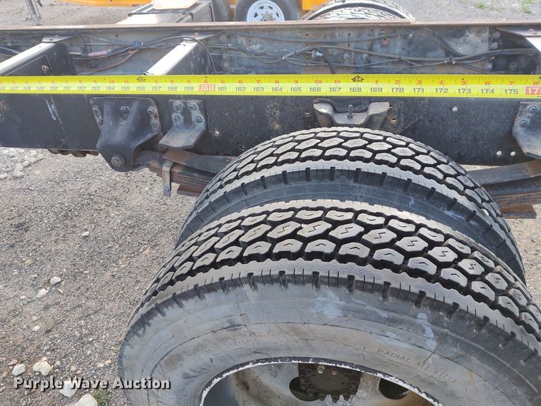 image for item DE7006 2001 GMC T6600  truck cab and chassis