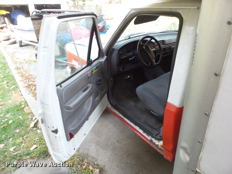 image for item DF0902 1997 Ford F350 XL  box truck