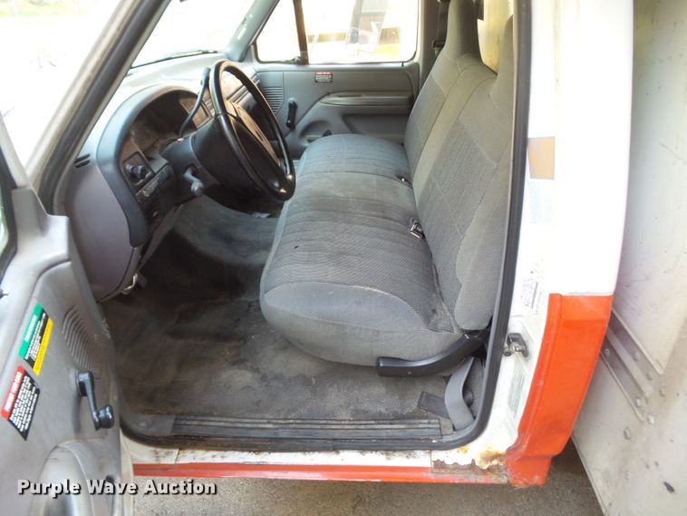 image for item DF0902 1997 Ford F350 XL  box truck