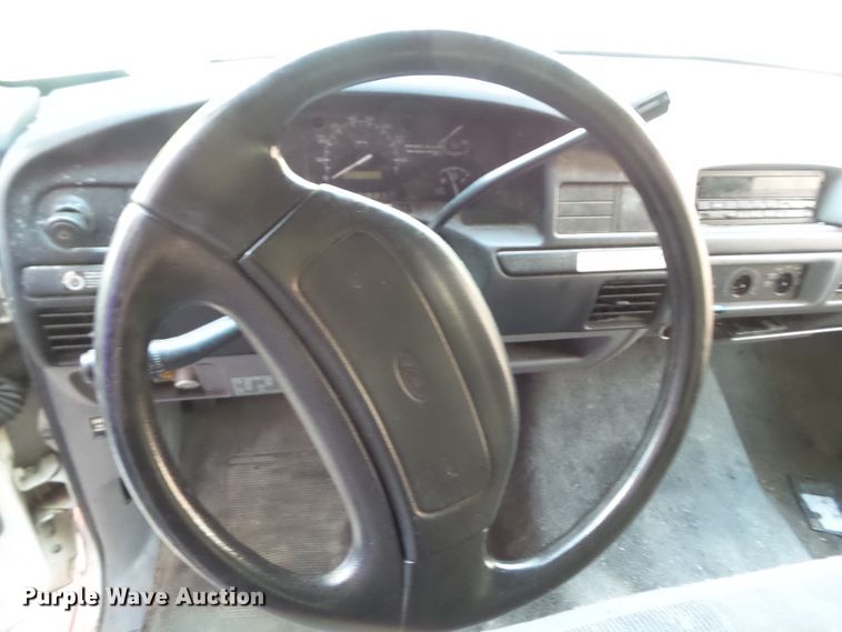 image for item DF0902 1997 Ford F350 XL  box truck