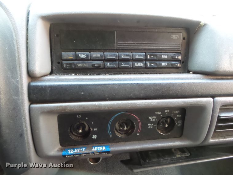 image for item DF0902 1997 Ford F350 XL  box truck