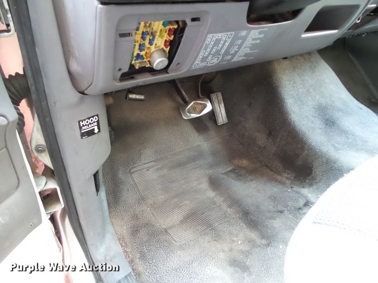 image for item DF0902 1997 Ford F350 XL  box truck