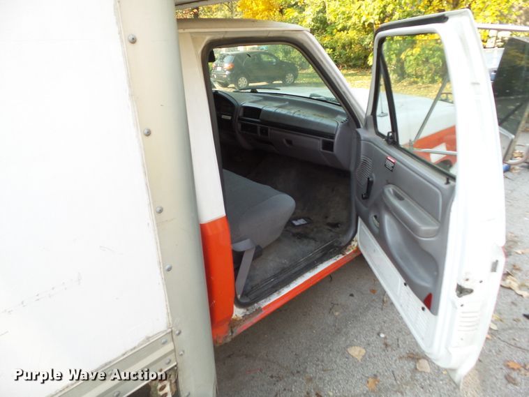 image for item DF0902 1997 Ford F350 XL  box truck