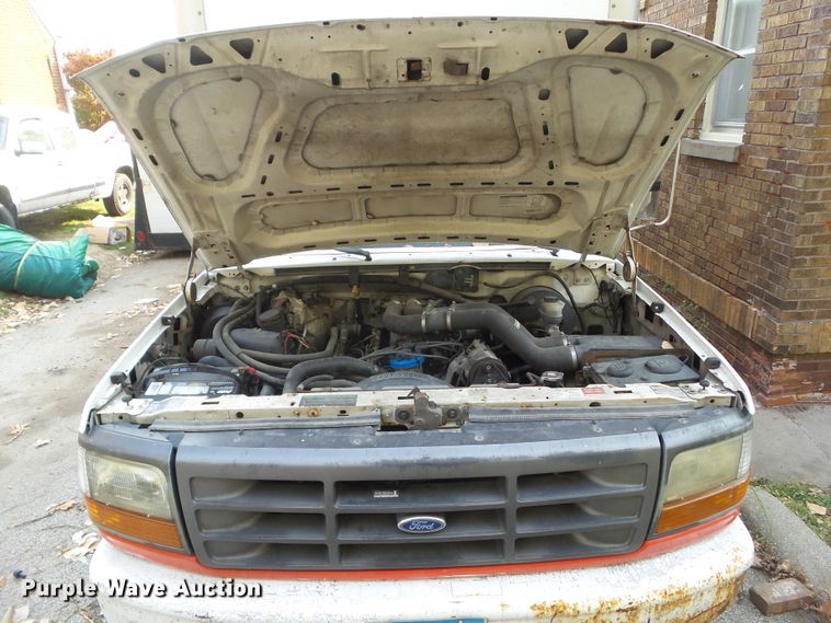 image for item DF0902 1997 Ford F350 XL  box truck