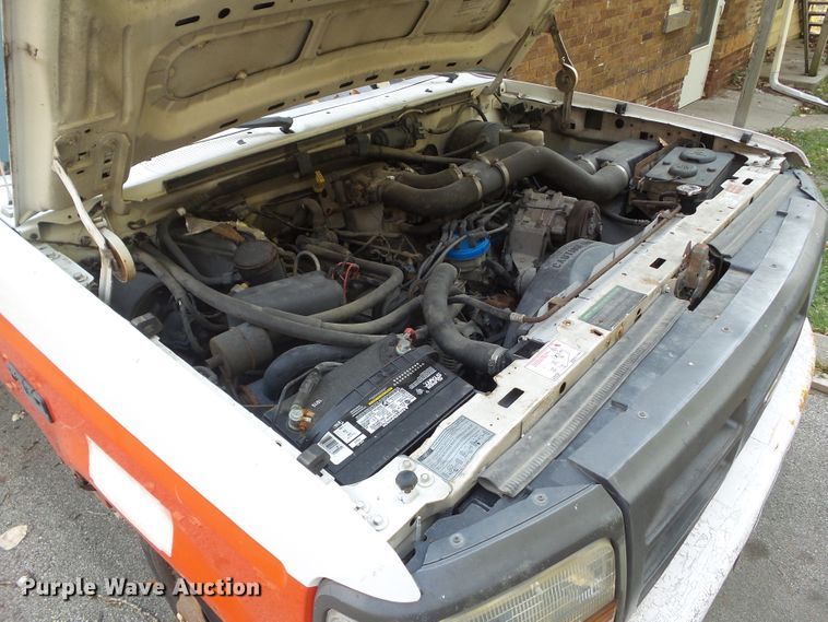 image for item DF0902 1997 Ford F350 XL  box truck