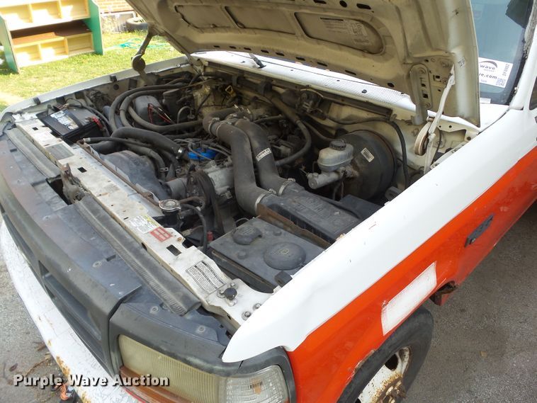 image for item DF0902 1997 Ford F350 XL  box truck