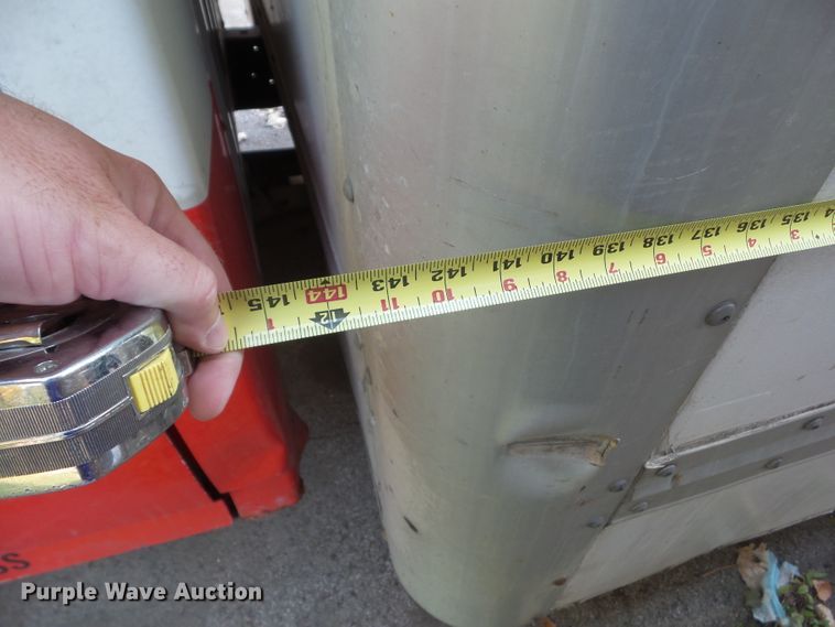 image for item DF0902 1997 Ford F350 XL  box truck