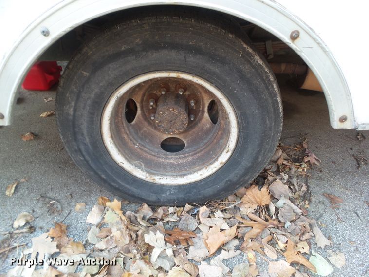 image for item DF0902 1997 Ford F350 XL  box truck