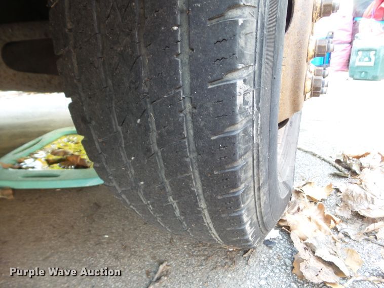 image for item DF0902 1997 Ford F350 XL  box truck