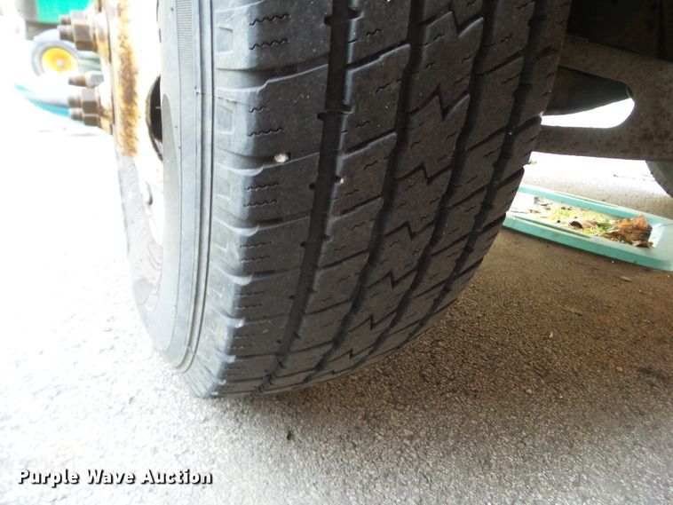 image for item DF0902 1997 Ford F350 XL  box truck