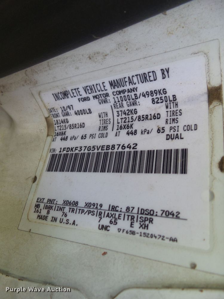 image for item DF0902 1997 Ford F350 XL  box truck