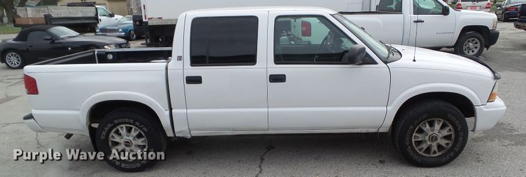 image for item DF0930 2002 GMC Sonoma  Crew Cab pickup truck