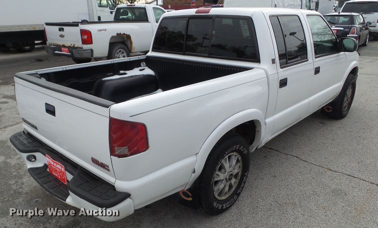 image for item DF0930 2002 GMC Sonoma  Crew Cab pickup truck