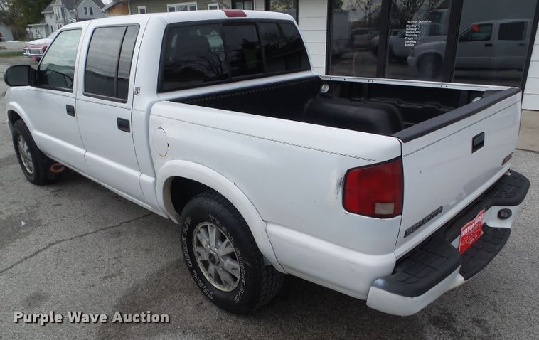 image for item DF0930 2002 GMC Sonoma  Crew Cab pickup truck