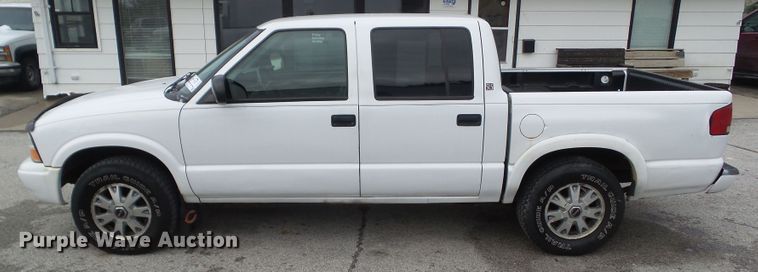 image for item DF0930 2002 GMC Sonoma  Crew Cab pickup truck