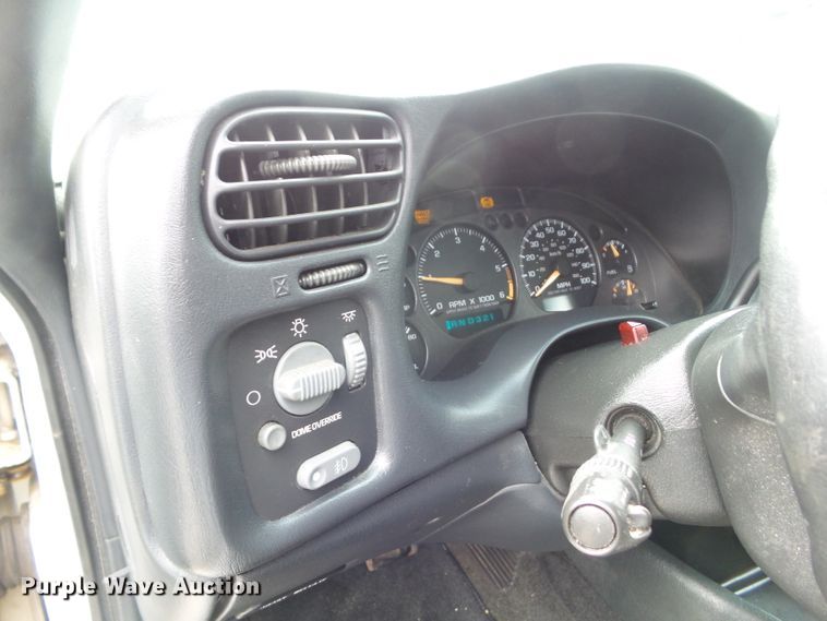 image for item DF0930 2002 GMC Sonoma  Crew Cab pickup truck
