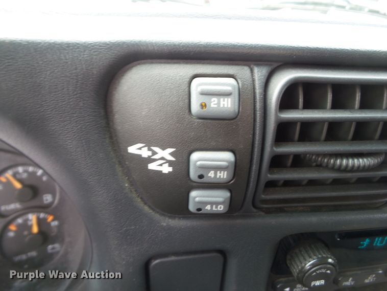 image for item DF0930 2002 GMC Sonoma  Crew Cab pickup truck