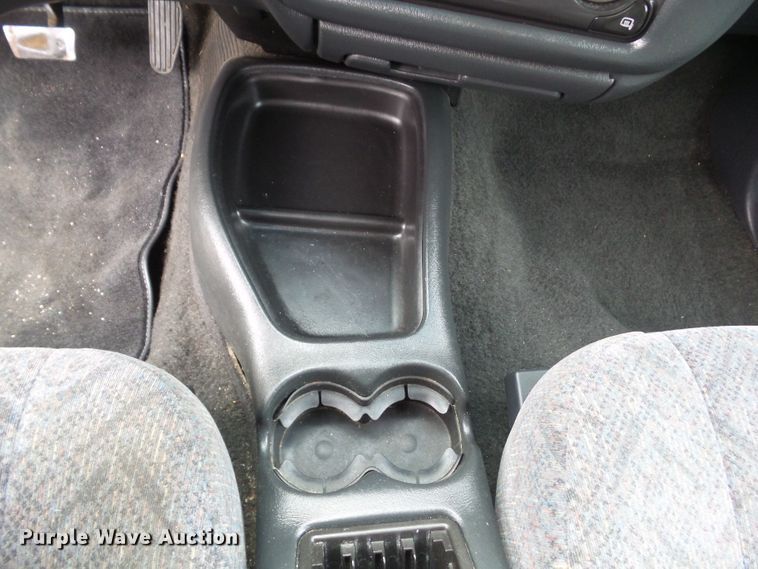 image for item DF0930 2002 GMC Sonoma  Crew Cab pickup truck