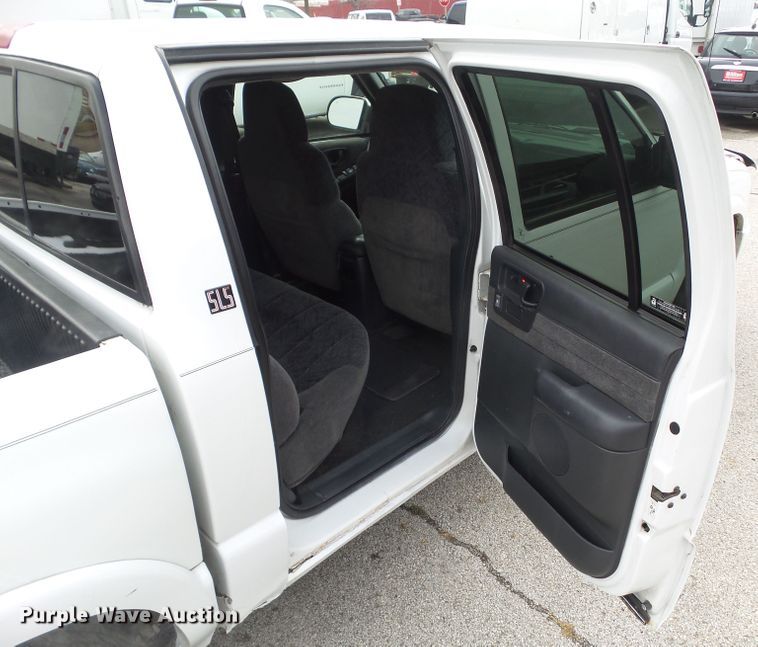 image for item DF0930 2002 GMC Sonoma  Crew Cab pickup truck