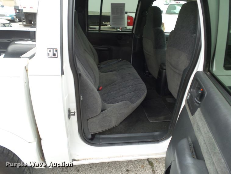 image for item DF0930 2002 GMC Sonoma  Crew Cab pickup truck