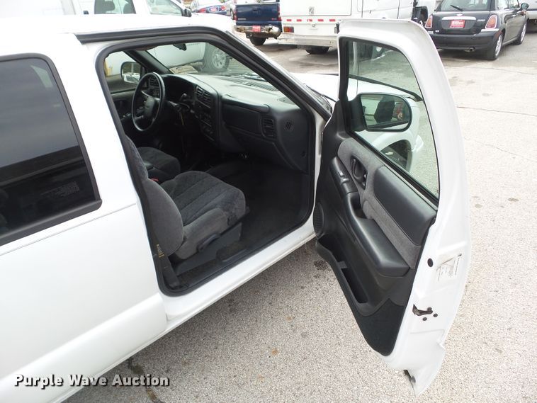 image for item DF0930 2002 GMC Sonoma  Crew Cab pickup truck