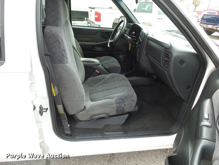 image for item DF0930 2002 GMC Sonoma  Crew Cab pickup truck