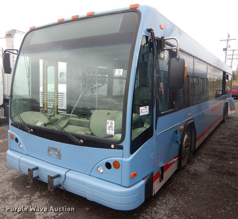 image for item DF3081 2007 Gillig G27D102N4 shuttle bus